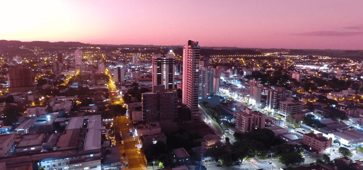 PREFEITURA DE FRANCISCO BELTRÃO/PR ASSINA PARCERIA PARA MODERNIZAR ILUMINAÇÃO PÚBLICA